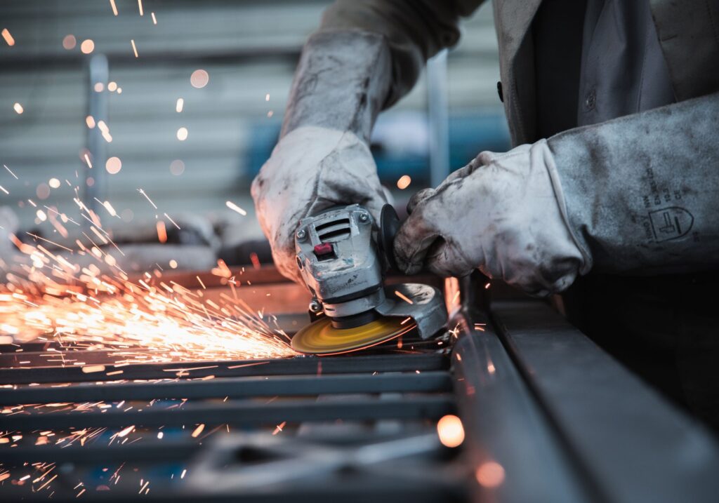 三重県 四日市市 鉄骨工事 鋼構造物工事 鉄骨製作 Hグレード認定 建築 鉄骨製作工場 鉄骨 鉄構 溶接 国土交通省認定工場